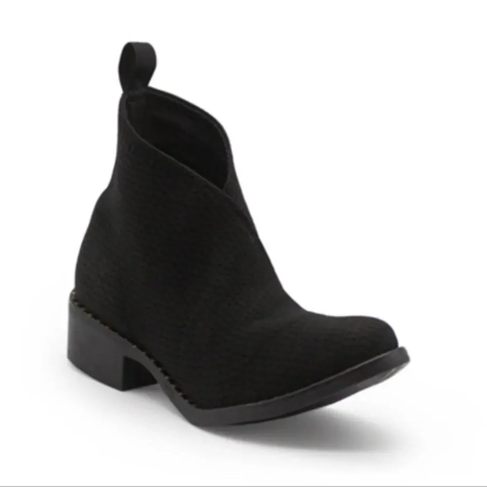 NEW Women's Charleston Shoe Company Black Boots Barcelona 6 - Picture 1 of 8